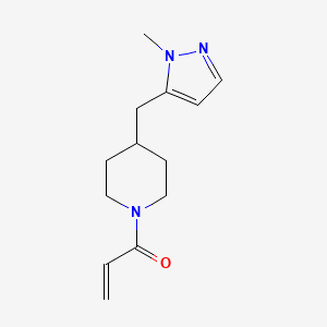 molecular formula C13H19N3O B2402533 1-[4-[(2-Methylpyrazol-3-yl)methyl]piperidin-1-yl]prop-2-en-1-one CAS No. 2196095-31-3
