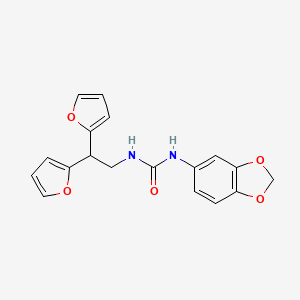molecular formula C18H16N2O5 B2402630 1-(Benzo[d][1,3]dioxol-5-yl)-3-(2,2-di(furan-2-yl)ethyl)urea CAS No. 2188279-46-9