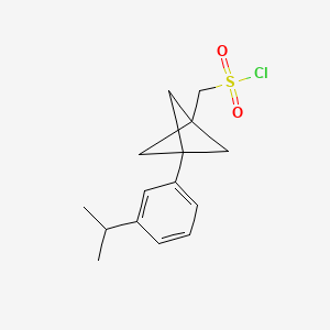 molecular formula C15H19ClO2S B2402933 [3-(3-Propan-2-ylphenyl)-1-bicyclo[1.1.1]pentanyl]methanesulfonyl chloride CAS No. 2287298-36-4