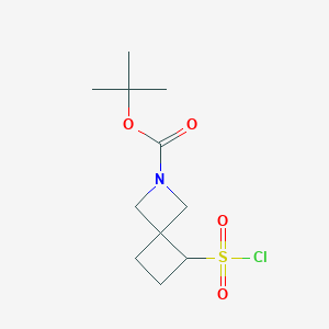 molecular formula C11H18ClNO4S B2403696 7-クロロスルホニル-2-アザスピロ[3.3]ヘプタン-2-カルボン酸tert-ブチル CAS No. 2377036-38-7