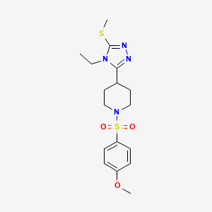 molecular formula C17H24N4O3S2 B2403744 4-({4-[4-エチル-5-(メチルスルファニル)-4H-1,2,4-トリアゾール-3-イル]ピペリジノ}スルホニル)フェニルメチルエーテル CAS No. 672950-64-0