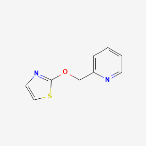 molecular formula C9H8N2OS B2403773 2-[(1,3-チアゾール-2-イルオキシ)メチル]ピリジン CAS No. 2201320-30-9