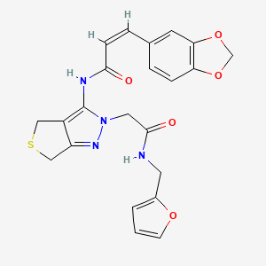 molecular formula C22H20N4O5S B2404105 (Z)-3-(苯并[d][1,3]二氧杂环-5-基)-N-(2-(2-((呋喃-2-基甲基)氨基)-2-氧代乙基)-4,6-二氢-2H-噻吩并[3,4-c]吡唑-3-基)丙烯酰胺 CAS No. 1105206-60-7