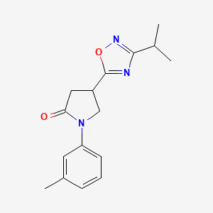 4-(3-Isopropyl-1,2,4-oxadiazol-5-yl)-1-(3-methylphenyl)pyrrolidin-2-one