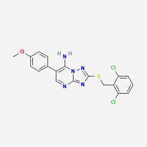 molecular formula C19H15Cl2N5OS B2405261 2-[(2,6-Dichlorobenzyl)sulfanyl]-6-(4-methoxyphenyl)[1,2,4]triazolo[1,5-a]pyrimidin-7-amine CAS No. 338403-86-4