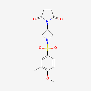 molecular formula C15H18N2O5S B2405984 1-(1-((4-甲氧基-3-甲基苯基)磺酰)氮杂环丁-3-基)吡咯烷-2,5-二酮 CAS No. 1795191-47-7