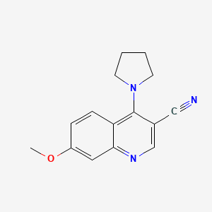 molecular formula C15H15N3O B2406117 7-甲氧基-4-吡咯烷-1-基喹啉-3-腈 CAS No. 1215340-76-3