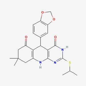 molecular formula C23H25N3O4S B2406663 5-(benzo[d][1,3]dioxol-5-yl)-2-(isopropylthio)-8,8-dimethyl-7,8,9,10-tetrahydropyrimido[4,5-b]quinoline-4,6(3H,5H)-dione CAS No. 627048-75-3
