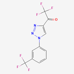 molecular formula C11H5F6N3O B2406964 2,2,2-トリフルオロ-1-[1-[3-(トリフルオロメチル)フェニル]トリアゾール-4-イル]エタノン CAS No. 1467386-93-1