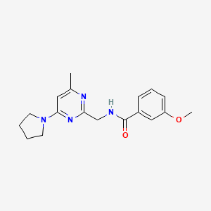 molecular formula C18H22N4O2 B2407100 3-metoxi-N-((4-metil-6-(pirrolidin-1-il)pirimidin-2-il)metil)benzamida CAS No. 1796992-27-2