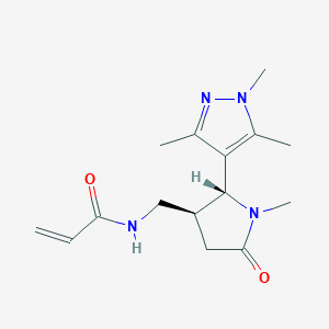 molecular formula C15H22N4O2 B2407163 N-[[(2R,3S)-1-Methyl-5-oxo-2-(1,3,5-trimethylpyrazol-4-yl)pyrrolidin-3-yl]methyl]prop-2-enamide CAS No. 2411178-79-3