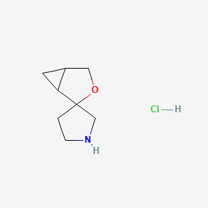 molecular formula C8H14ClNO B2407272 螺[3-氧杂双环[3.1.0]己烷-2,3'-吡咯烷]；盐酸盐 CAS No. 2305251-85-6