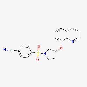 molecular formula C20H17N3O3S B2407336 4-((3-(喹啉-8-氧代)吡咯烷-1-基)磺酰基)苯甲腈 CAS No. 2034242-42-5