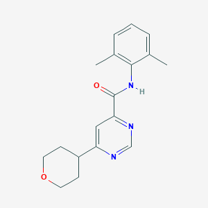 molecular formula C18H21N3O2 B2407390 N-(2,6-Dimethylphenyl)-6-(oxan-4-yl)pyrimidine-4-carboxamide CAS No. 2415513-30-1