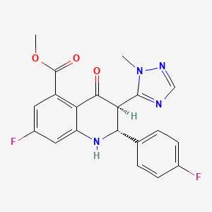 molecular formula C20H16F2N4O3 B2407459 5-Quinolinecarboxylic acid,7-fluoro-2-(4-fluorophenyl)-1,2,3,4-tetrahydro-3-(1-methyl-1H-1,2,4-triazol-5-yl)-4-oxo-,methyl ester,(2R,3R)- CAS No. 1425767-92-5