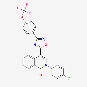 molecular formula C24H13ClF3N3O3 B2407537 2-(4-クロロフェニル)-4-{3-[4-(トリフルオロメトキシ)フェニル]-1,2,4-オキサジアゾール-5-イル}-1,2-ジヒドロイソキノリン-1-オン CAS No. 1326843-90-6