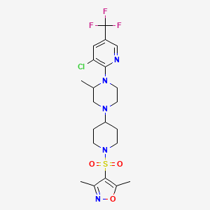 molecular formula C21H27ClF3N5O3S B2407677 1-[3-氯-5-(三氟甲基)吡啶-2-基]-4-{1-[(3,5-二甲基-1,2-恶唑-4-基)磺酰基]哌啶-4-基}-2-甲基哌嗪 CAS No. 2097938-36-6