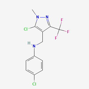molecular formula C12H10Cl2F3N3 B2407836 4-chloro-N-{[5-chloro-1-methyl-3-(trifluoromethyl)-1H-pyrazol-4-yl]methyl}aniline CAS No. 956186-49-5