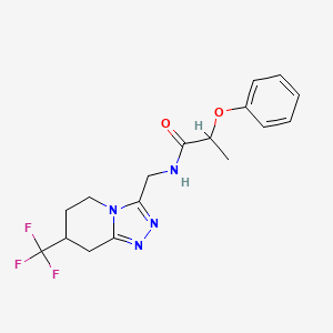 molecular formula C17H19F3N4O2 B2408447 2-フェノキシ-N-((7-(トリフルオロメチル)-5,6,7,8-テトラヒドロ-[1,2,4]トリアゾロ[4,3-a]ピリジン-3-イル)メチル)プロパンアミド CAS No. 2034294-53-4