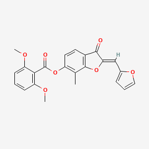 molecular formula C23H18O7 B2408588 (Z)-2-(呋喃-2-亚甲基)-7-甲基-3-氧代-2,3-二氢苯并呋喃-6-基 2,6-二甲氧基苯甲酸酯 CAS No. 896080-68-5