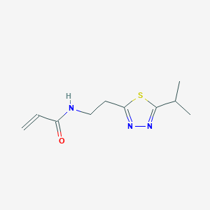 molecular formula C10H15N3OS B2408598 N-{2-[5-(propan-2-yl)-1,3,4-thiadiazol-2-yl]ethyl}prop-2-enamide CAS No. 2094620-13-8