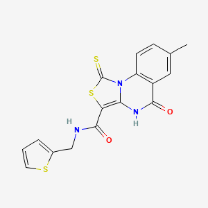 molecular formula C17H13N3O2S3 B2408878 7-甲基-5-氧代-N-(2-噻吩甲基)-1-硫代-4,5-二氢[1,3]噻唑并[3,4-a]喹唑啉-3-羧酰胺 CAS No. 1114636-96-2