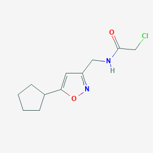 molecular formula C11H15ClN2O2 B2408985 2-Chloro-N-[(5-cyclopentyl-1,2-oxazol-3-yl)methyl]acetamide CAS No. 2411243-43-9