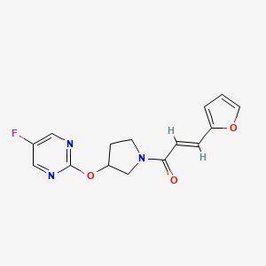 molecular formula C15H14FN3O3 B2409440 (E)-1-(3-((5-氟嘧啶-2-基)氧代)吡咯烷-1-基)-3-(呋喃-2-基)丙-2-烯-1-酮 CAS No. 2035005-26-4