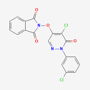 molecular formula C18H9Cl2N3O4 B2409637 2-((5-Chloro-1-(3-chlorophényl)-6-oxo-1,6-dihydro-4-pyridazinyl)oxy)-1H-isoindole-1,3(2H)-dione CAS No. 320421-77-0