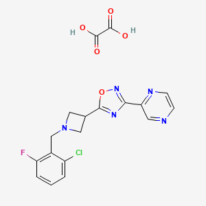 molecular formula C18H15ClFN5O5 B2409792 5-(1-(2-Chloro-6-fluorobenzyl)azetidin-3-yl)-3-(pyrazin-2-yl)-1,2,4-oxadiazole oxalate CAS No. 1396843-12-1