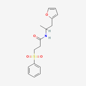 molecular formula C16H19NO4S B2410419 3-(ベンゼンスルホニル)-N-[1-(フラン-2-イル)プロパン-2-イル]プロパンアミド CAS No. 1219905-70-0