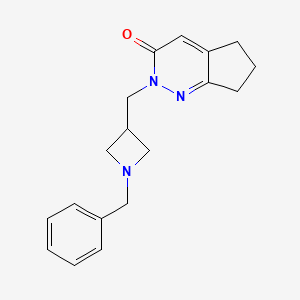 molecular formula C18H21N3O B2410501 2-[(1-benzylazetidin-3-yl)methyl]-2H,3H,5H,6H,7H-cyclopenta[c]pyridazin-3-one CAS No. 2198234-32-9