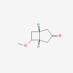 molecular formula C8H12O2 B2410713 (1R,5S)-6-メトキシビシクロ[3.2.0]ヘプタン-3-オン CAS No. 2411183-79-2