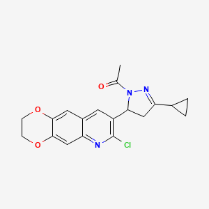 molecular formula C19H18ClN3O3 B2411171 1-(5-(7-chloro-2,3-dihydro-[1,4]dioxino[2,3-g]quinolin-8-yl)-3-cyclopropyl-4,5-dihydro-1H-pyrazol-1-yl)ethanone CAS No. 1018147-69-7