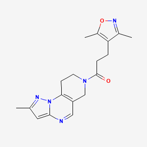 molecular formula C18H21N5O2 B2412200 3-(3,5-dimethylisoxazol-4-yl)-1-(2-methyl-8,9-dihydropyrazolo[1,5-a]pyrido[3,4-e]pyrimidin-7(6H)-yl)propan-1-one CAS No. 1706220-27-0