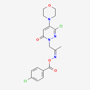molecular formula C18H18Cl2N4O4 B2412387 6-chloro-2-(2-{[(4-chlorobenzoyl)oxy]imino}propyl)-5-morpholino-3(2H)-pyridazinone CAS No. 900015-39-6