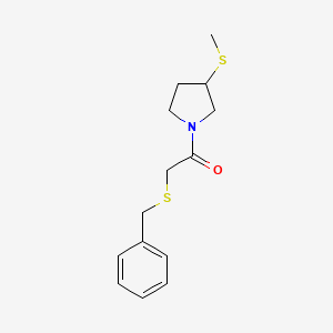 2-(Benzylthio)-1-(3-(methylthio)pyrrolidin-1-yl)ethanone