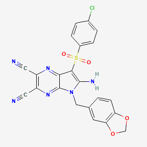 molecular formula C22H13ClN6O4S B2413964 6-Amino-5-(1,3-benzodioxol-5-ylmethyl)-7-(4-chlorophenyl)sulfonylpyrrolo[2,3-b]pyrazine-2,3-dicarbonitrile CAS No. 691396-66-4