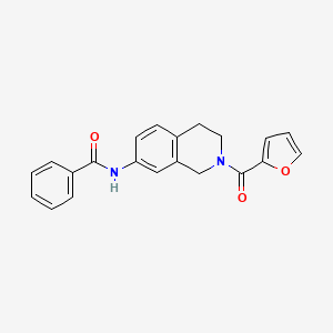 molecular formula C21H18N2O3 B2414337 N-(2-(furan-2-carbonyl)-1,2,3,4-tetrahydroisoquinolin-7-yl)benzamide CAS No. 955687-36-2