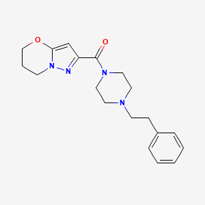 molecular formula C19H24N4O2 B2414474 (6,7-二氢-5H-吡唑并[5,1-b][1,3]恶嗪-2-基)(4-苯乙基哌嗪-1-基)甲酮 CAS No. 1421458-68-5