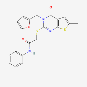 molecular formula C22H21N3O3S2 B2414578 N-(2,5-dimethylphenyl)-2-({3-[(furan-2-yl)methyl]-6-methyl-4-oxo-3H,4H-thieno[2,3-d]pyrimidin-2-yl}sulfanyl)acetamide CAS No. 878682-82-7