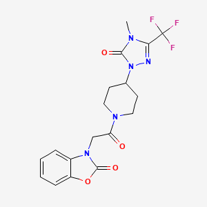 molecular formula C18H18F3N5O4 B2414944 3-(2-(4-(4-methyl-5-oxo-3-(trifluoromethyl)-4,5-dihydro-1H-1,2,4-triazol-1-yl)piperidin-1-yl)-2-oxoethyl)benzo[d]oxazol-2(3H)-one CAS No. 2034601-99-3