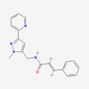 molecular formula C19H18N4O B2415675 (E)-N-[(2-甲基-5-吡啶-2-基吡唑-3-基)甲基]-3-苯基丙-2-烯酰胺 CAS No. 2321334-13-6