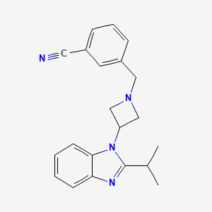 molecular formula C21H22N4 B2415791 3-[[3-(2-Propan-2-ylbenzimidazol-1-yl)azetidin-1-yl]methyl]benzonitrile CAS No. 2415502-62-2