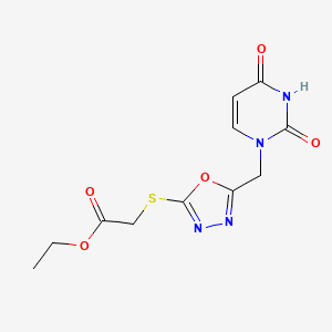 molecular formula C11H12N4O5S B2416048 乙酸2-((5-((2,4-二氧代-3,4-二氢嘧啶-1(2H)-基)甲基)-1,3,4-恶二唑-2-基)硫代) CAS No. 1091394-08-9