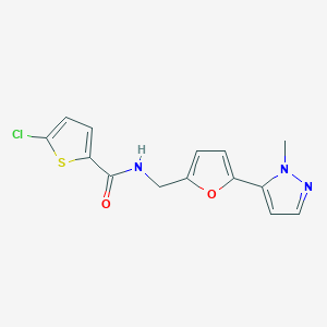 molecular formula C14H12ClN3O2S B2416581 5-Chloro-N-[[5-(2-methylpyrazol-3-yl)furan-2-yl]methyl]thiophene-2-carboxamide CAS No. 2415509-25-8