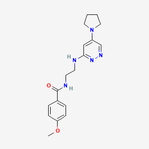 molecular formula C18H23N5O2 B2417435 4-甲氧基-N-(2-((5-(吡咯烷-1-基)嘧啶-3-基)氨基)乙基)苯甲酰胺 CAS No. 1797223-64-3