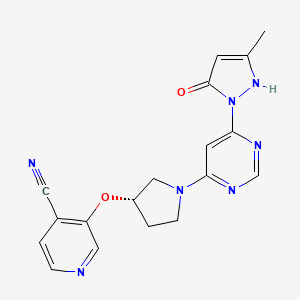 molecular formula C18H17N7O2 B2417463 3-[(3S)-1-[6-(5-methyl-3-oxo-1H-pyrazol-2-yl)pyrimidin-4-yl]pyrrolidin-3-yl]oxypyridine-4-carbonitrile CAS No. 2460740-56-9