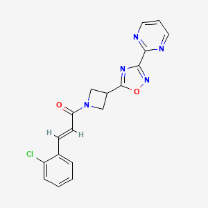 molecular formula C18H14ClN5O2 B2418187 (E)-3-(2-氯苯基)-1-(3-(3-(嘧啶-2-基)-1,2,4-恶二唑-5-基)氮杂环丁-1-基)丙-2-烯-1-酮 CAS No. 1331404-47-7