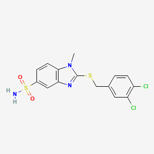 molecular formula C15H13Cl2N3O2S2 B2418358 2-{[(3,4-dichlorophenyl)methyl]sulfanyl}-1-methyl-1H-1,3-benzodiazole-5-sulfonamide CAS No. 878620-41-8
